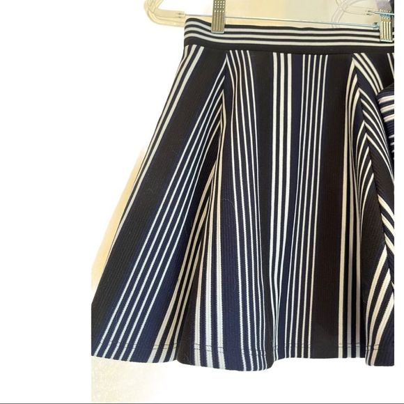 H&M 2 piece outfit. Shirt and skirt navy blue and white - Picture 12 of 16